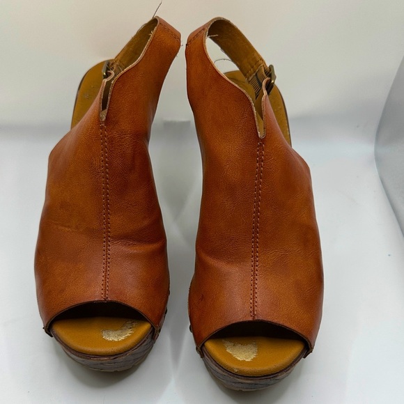 Korks Arden vegan leather sandals tan size 9 - Picture 3 of 10